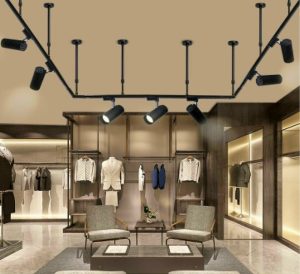 Đèn rọi shop quần áo là gì?