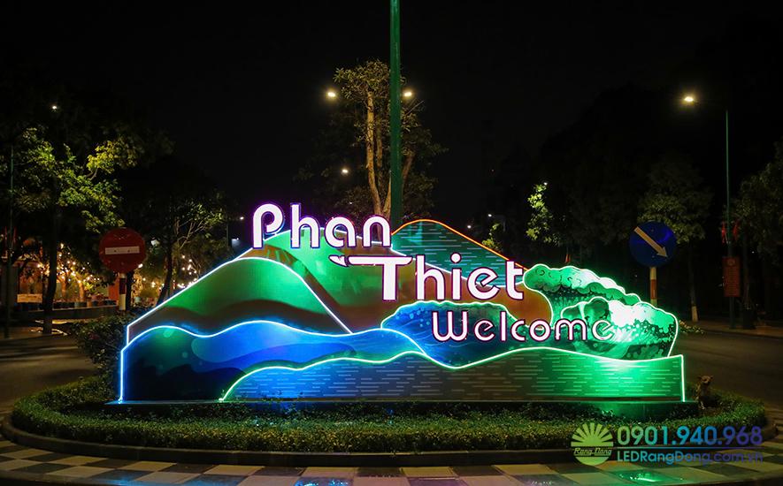 Chiếu sáng cổng chào và lối vào khu đô thị