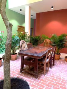 Ánh sáng tại khu vực bếp và bàn ăn
